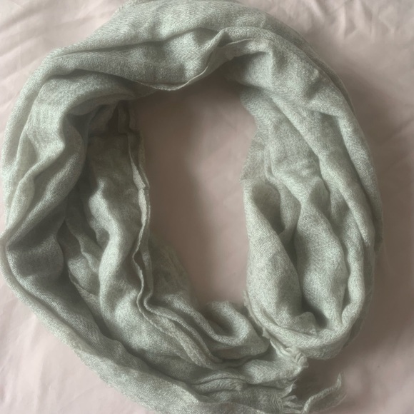 Exclusive Cashmere Scarf - Picture 3 of 4